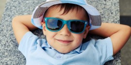 Protegiendo la Visión de Nuestros Niños: La Importancia de Elegir Gafas de Sol Adecuadas